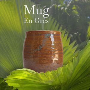 Mug pièce unique, en grès blanc chamotté, cuisson électrique. Recouverte d'un émail, ton marron.