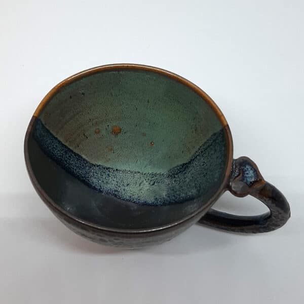 Tasse à café en grés émaillé de la collection "Eclipse". Mélange de deux émaux qui offre la 3e couleur.