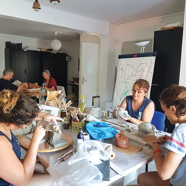 Ambiance atelier, cours en semaine sur des thèmes divers et variés.